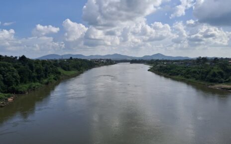 বরবিল জনশতাব্দী ট্রেন থেকে তোলা।